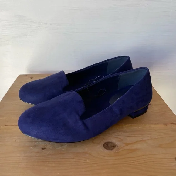 *SOLD* Torrid Faux Suede Navy Micro Heel Loafers Size: 7W - Picture 3 of 7